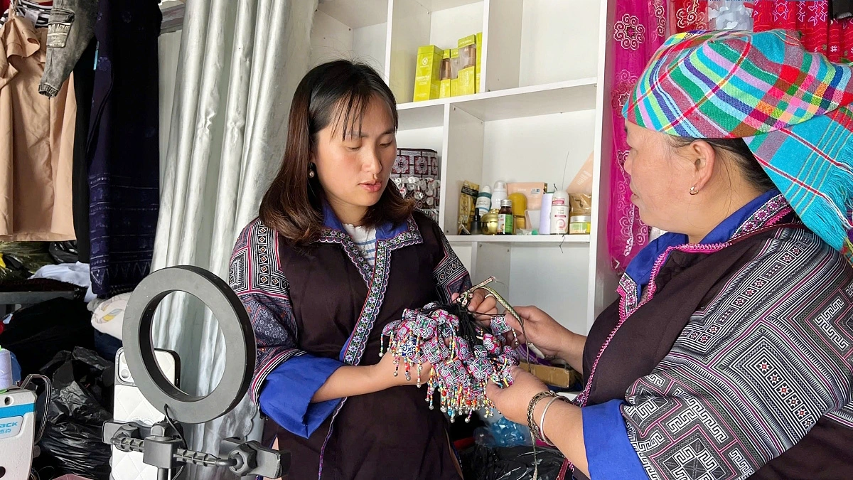 Trao đổi để thiết kế những mẫu mã mới.