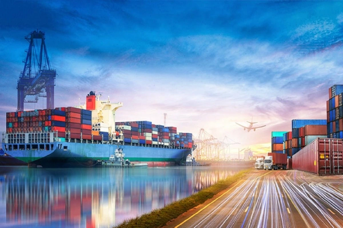 Việt Nam xuất siêu gần 14 tỷ USD trong 8 tháng năm 2025 (Ảnh minh họa: KT)