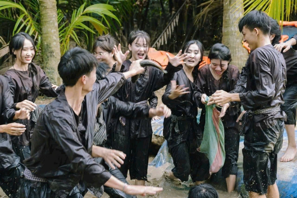 Trò chơi bắt cá trong hoạt động du lịch tại tỉnh Vĩnh Long