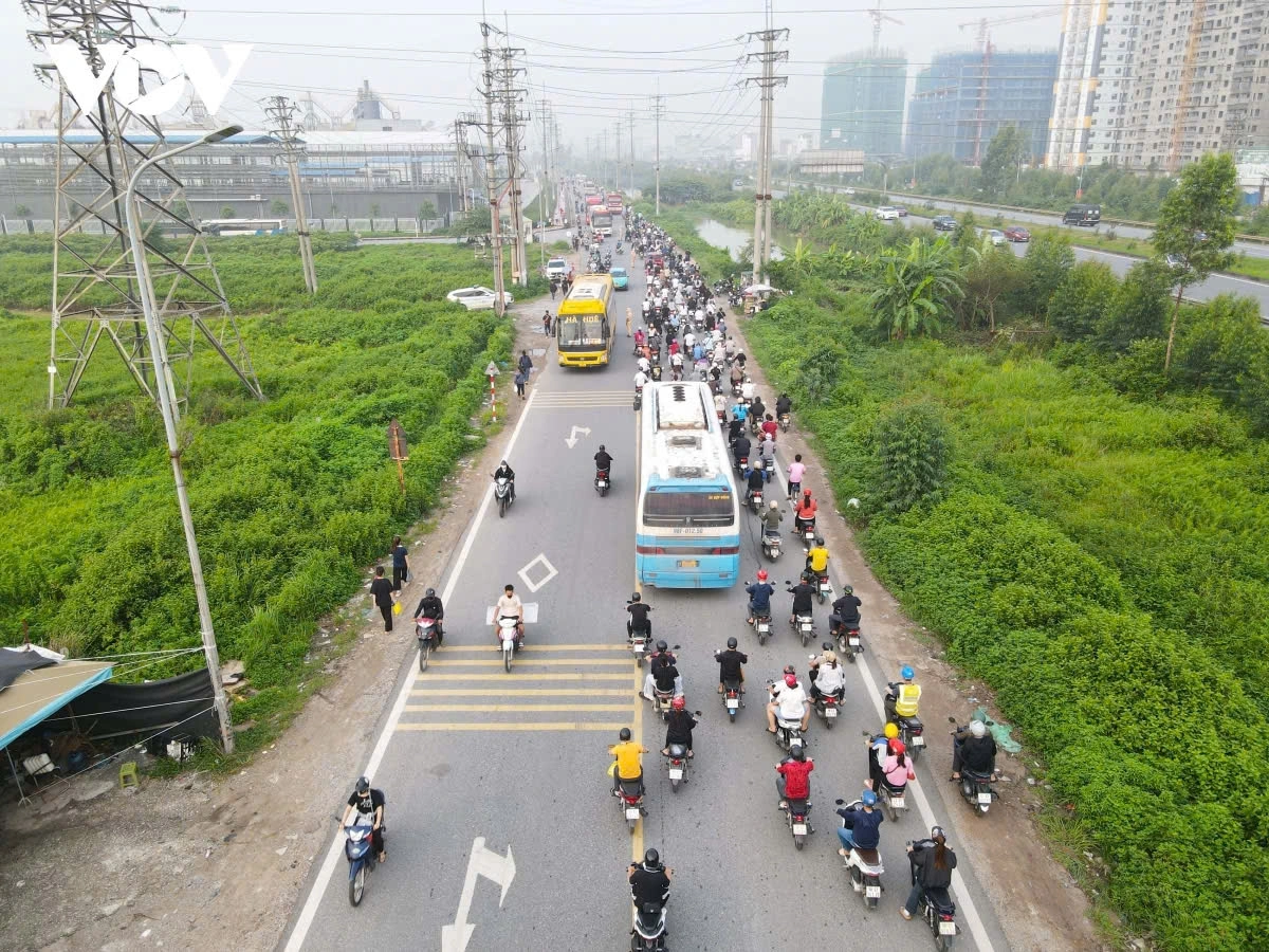Hiện tượng ùn tắc giao thông cục bộ tại đoạn qua khu công nghiệp trên địa bàn tỉnh Bắc Ninh đã diễn ra thường xuyên trong một thời gian dài