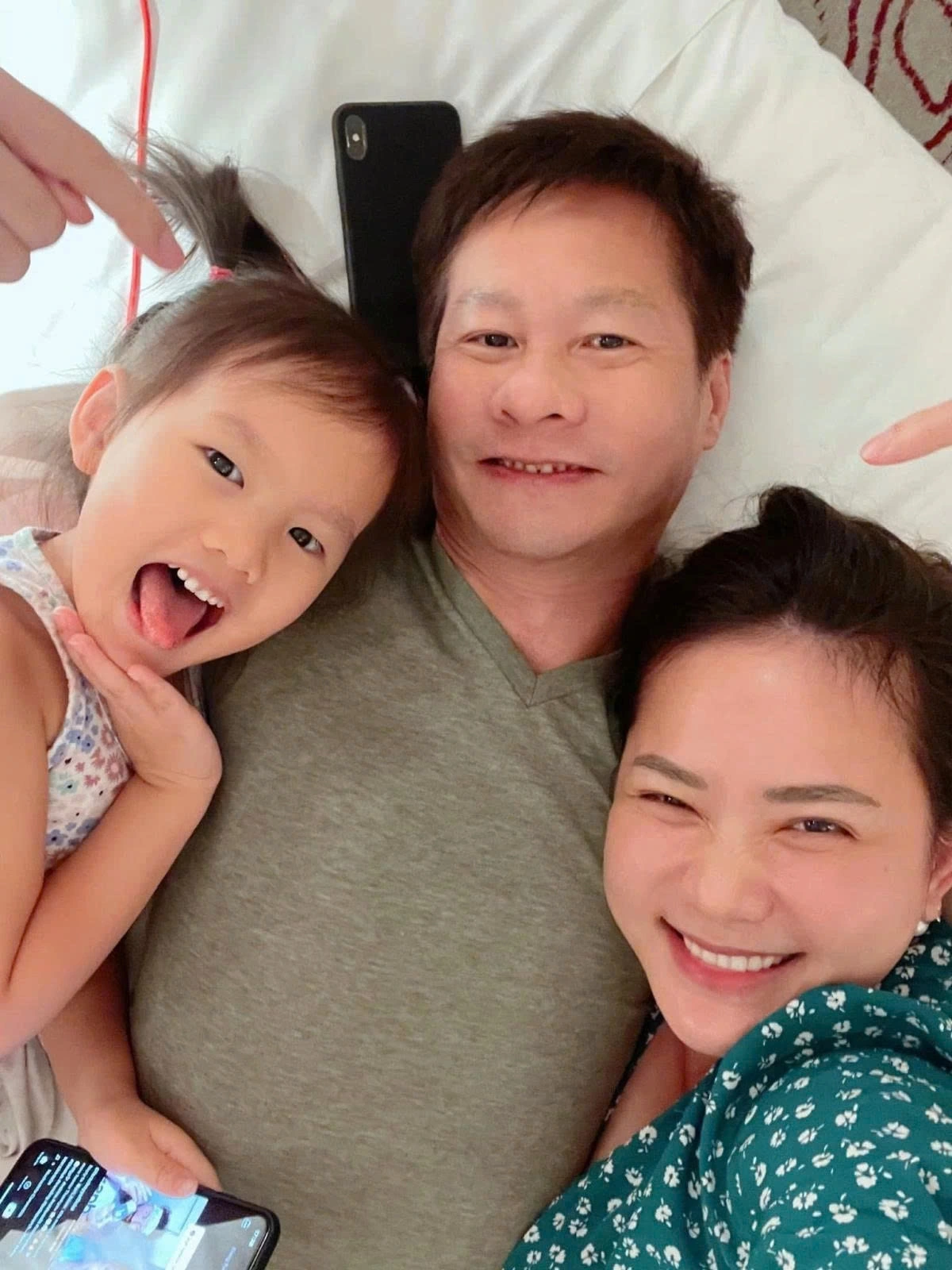 Gia đình cựu người mẫu Phan Như Thảo quây quần bên nhau.
