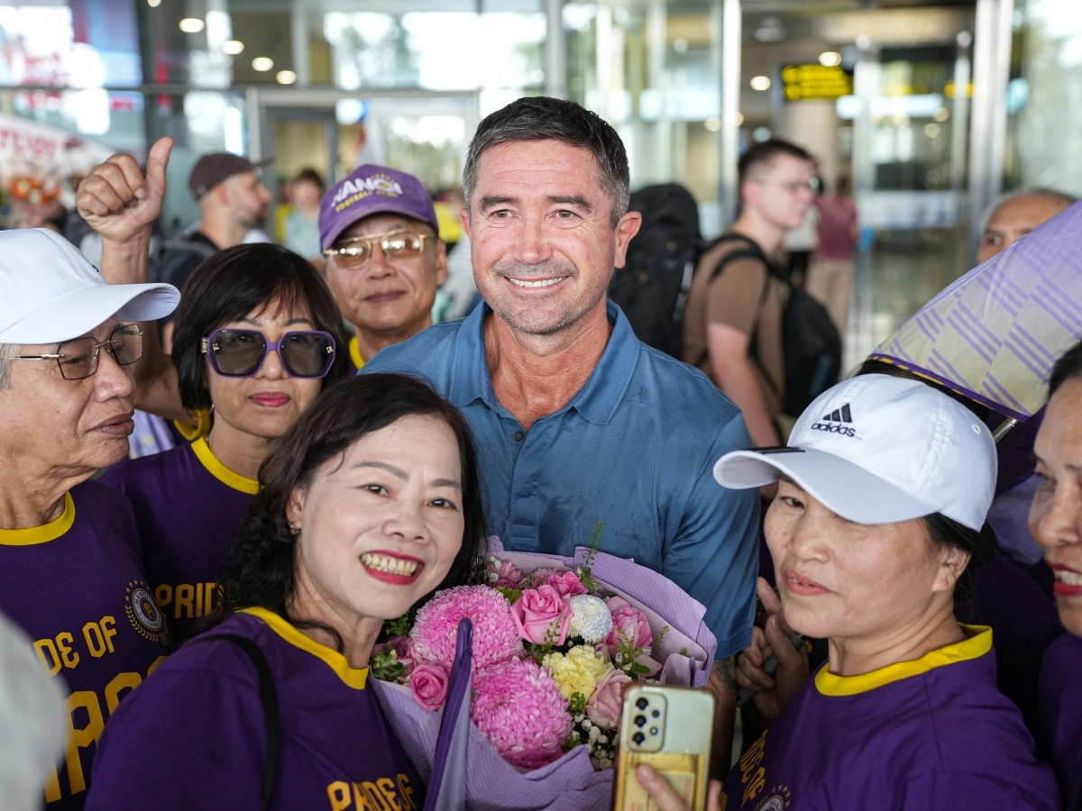 Một ngày trước đó, Hà Nội FC thông báo ký hợp đồng với Harry Kewell, trên cương vị HLV trưởng.