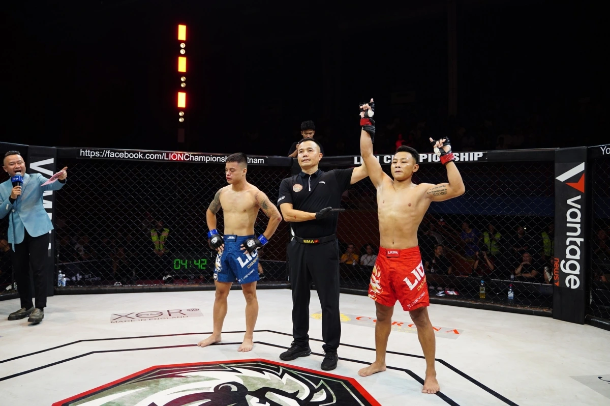 Trận đấu để lại dấu ấn lớn nhất với khán giả là màn so tại ở nội dung MMA Pro hạng 56kg nam giữa Đinh Văn Khuyến và Bùi Đình Khải. Chỉ sau 16 giây, Đinh Văn Khuyến đã hạ knock-out Bùi Đình Khải bằng những cú đấm tay sau liên tiếp. 