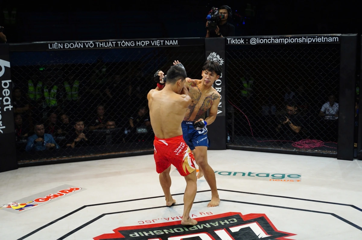 Tại trận đấu hạng 68kg MMA Striking, Trần Quốc Tuấn đối đầu võ sĩ Thái Lan - Voraporn Jayamram.