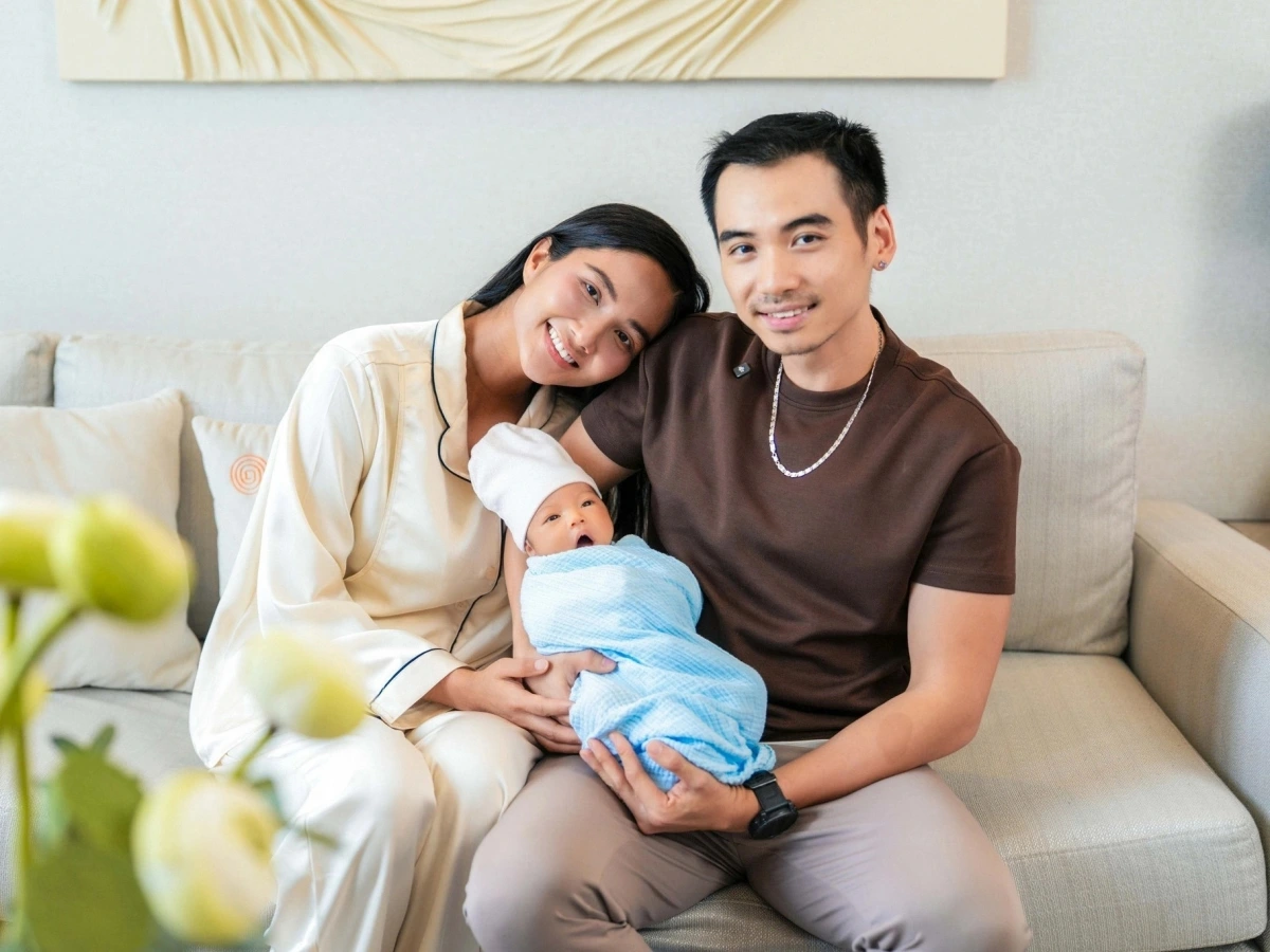 Hoa hậu H'Hen Niê chia sẻ khoảnh khắc tổ ấm nhỏ hạnh phúc bên nhau.