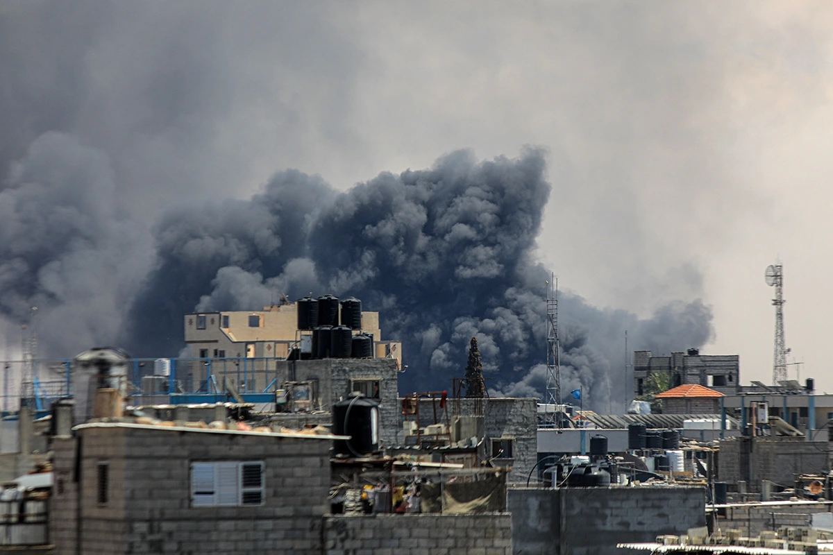 Khói bốc lên sau các cuộc không kích của Israel xuống thành phố Rafah, Dải Gaza, ngày 7/5/2024. (Ảnh: THX)