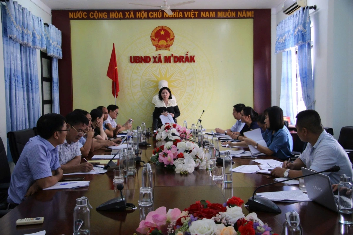 Bà Nguyễn Thị Thu Nguyệt, Phó Trưởng đoàn chuyên trách, phụ trách Đoàn ĐBQH tỉnh Đắk Lắk đề nghị cần rà soát, kiện toàn Ban Chỉ đạo các chương trình, triển khai theo hướng “dễ làm trước, khó làm sau”.