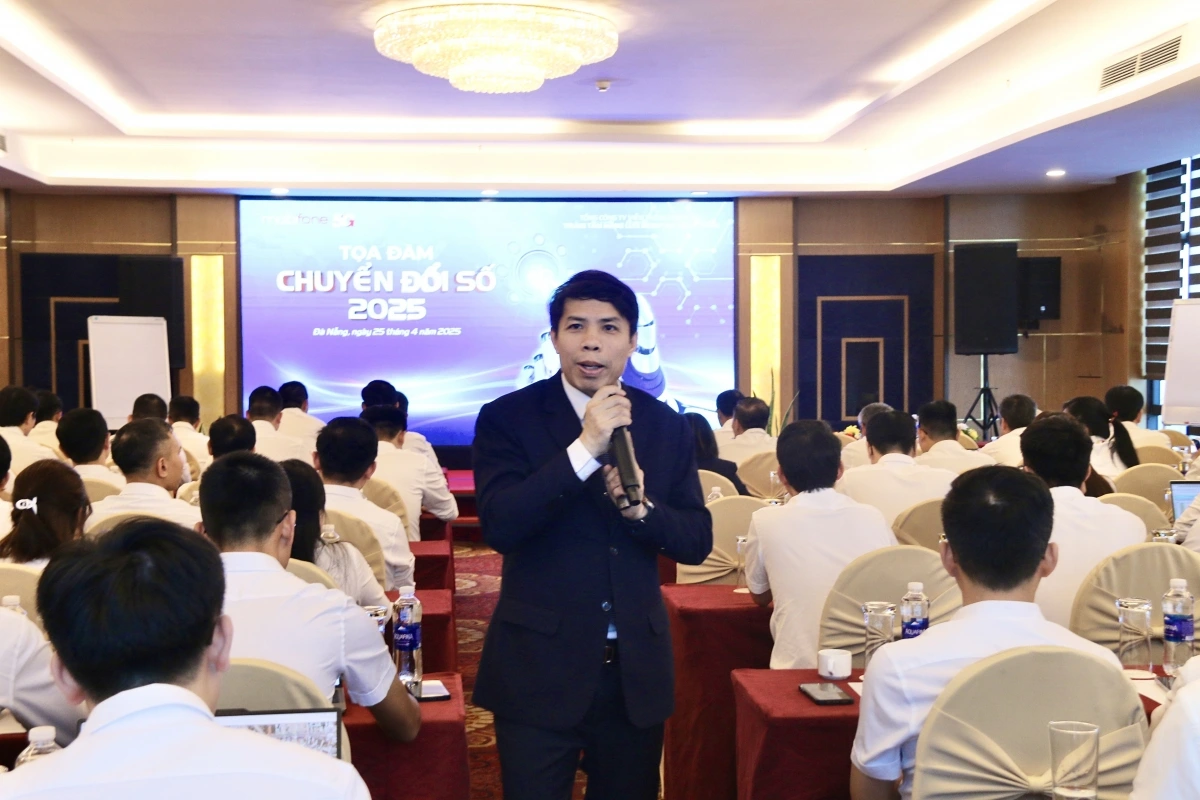  Diễn giả Nguyễn Tuấn Huy – Trưởng ban Chuyển đổi số Tổng công ty Viễn thông MobiFone chia sẻ tại Tọa đàm "Chuyển đổi số 2025" do MLMT tổ chức ngày 25/4/2025