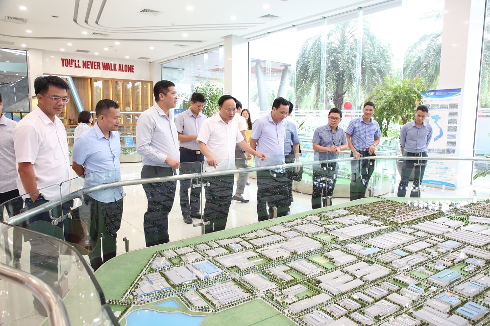 Phó Chủ tịch UBND tỉnh Bắc Ninh Phạm Văn Thịnh tham quan mô hình Dự án VSIP Bắc Ninh I