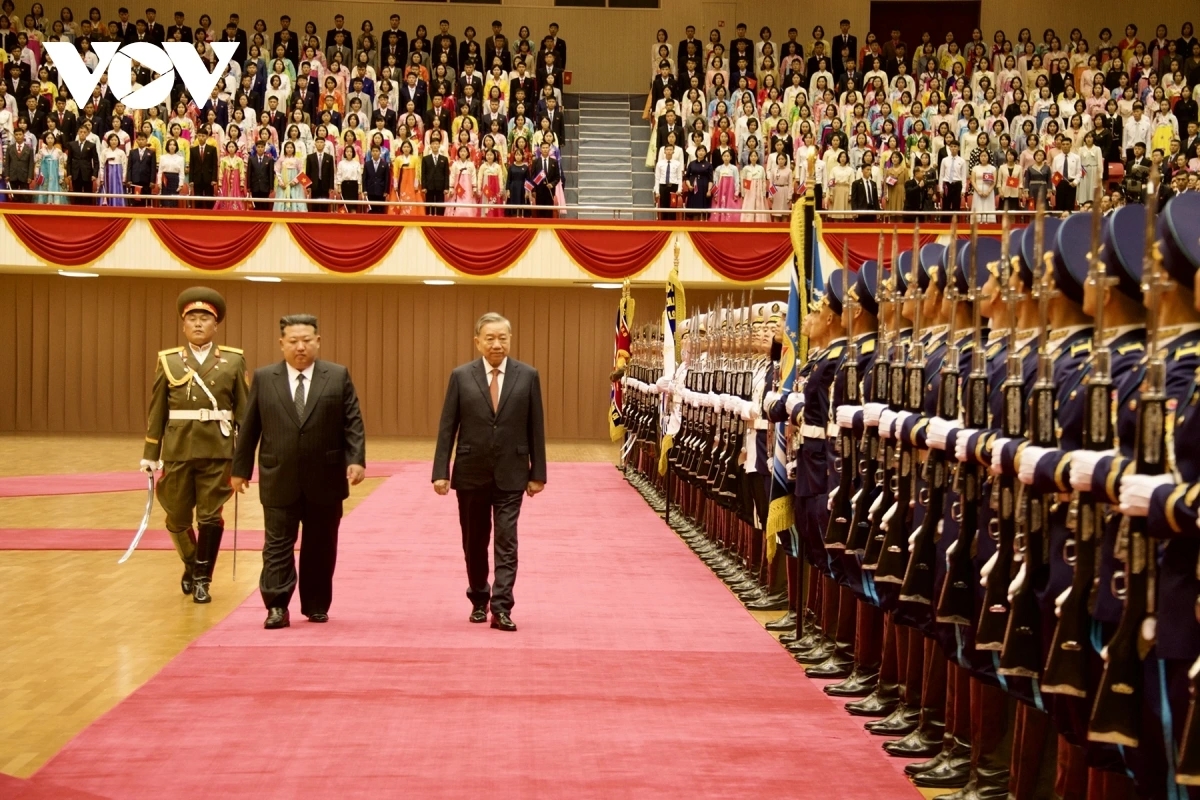 General Secretary Kim Jong-un hosts a welcoming ceremony for General Secretary To Lam in Pyongyang. Notably, the DPRK military fires a 21-gun salute to welcome the Vietnamese leader.