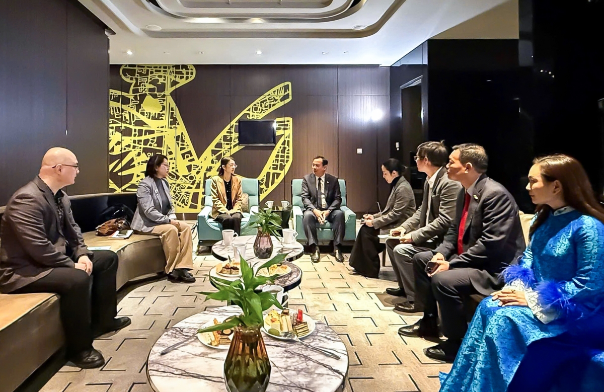 Đoàn công tác Cục Du lịch Quốc gia Việt Nam làm việc với Cục Văn hóa và Du lịch Bắc Kinh, Trung Quốc. Nguồn: VNAT