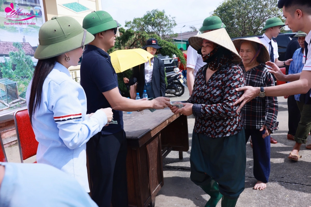 Đoàn từ thiện Mailisa cùng với chính quyền địa phương để triển khai công tác cứu trợ