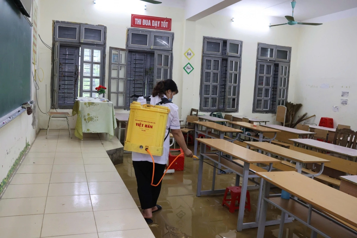  Trung tâm Y tế dự phòng khu vực các xã  triển khai các phương án phòng chống dịch bệnh ngay khi nước rút.
