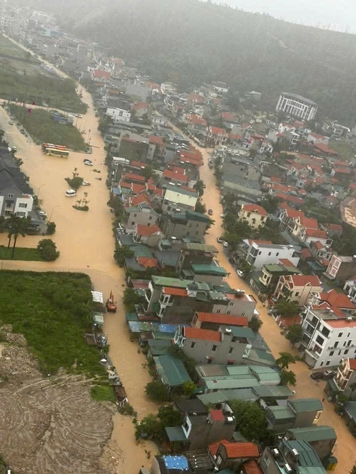Điểm dân cư khu phố Hùng Thắng 3, phường Bãi Cháy thường xuyên ngập lụt mỗi khi mưa kéo dài