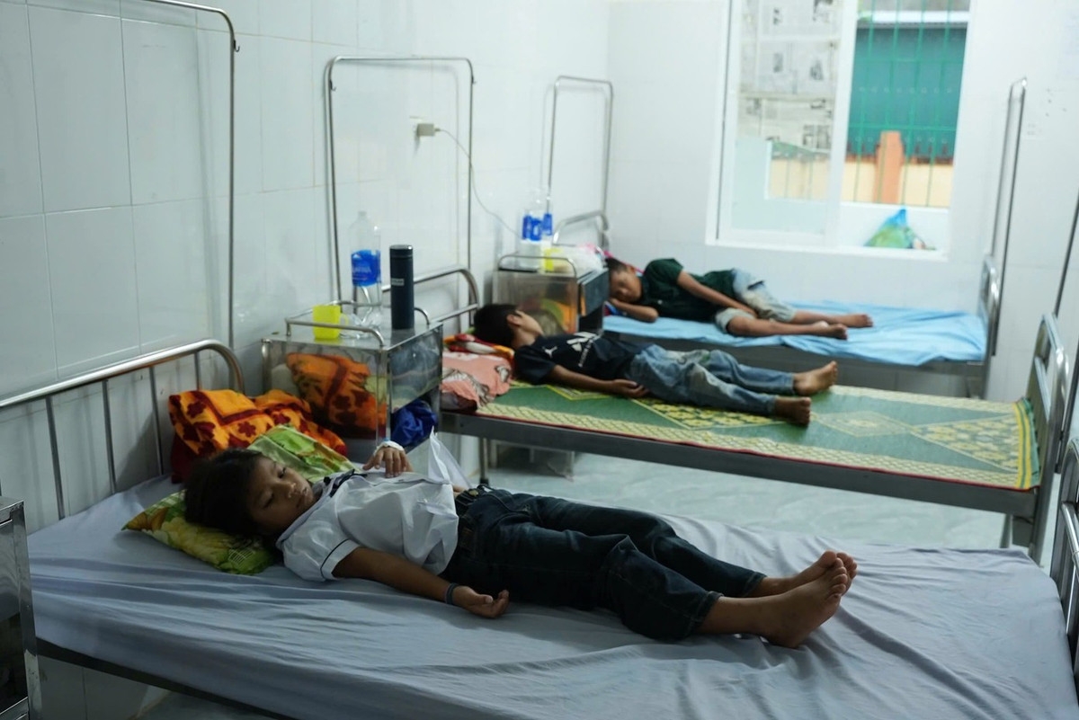 Mới đây, hơn 40 học sinh Trường PTDTBT Tiểu học Kim Thủy bị ngộ độc thực phẩm phải vào nhập viện khiến nhiều phụ huynh vô cùng sự bức xúc và lo lắng