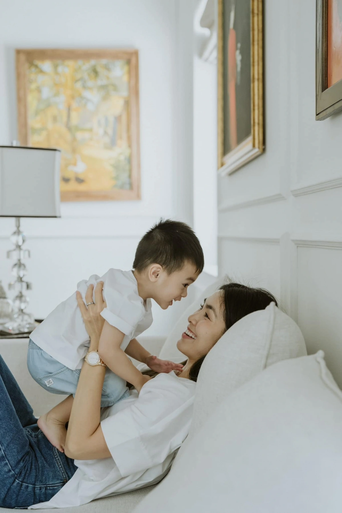  Tăng Thanh Hà luôn cố gắng dành thời gian ở bên cạnh các con. Cô tự tay nấu ăn, chăm sóc từng bé. Các con của nữ diễn viên đều có sở thích đọc sách từ khi còn nhỏ, yêu thể thao, thường xuyên tham gia các hoạt động rèn luyện sức bền, giúp tăng cường sức khỏe và tinh thần năng động.