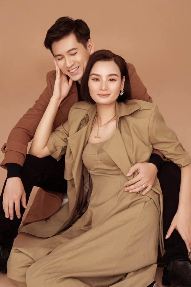 Dịp sinh nhật Lê Thúy, diễn viên Đỗ An gửi lời chúc đến vợ. Anh cho biết bà xã không hay nói lời ngọt ngào, nhưng ánh mắt và cách cô quan tâm đủ khiến anh thấy bình yên.