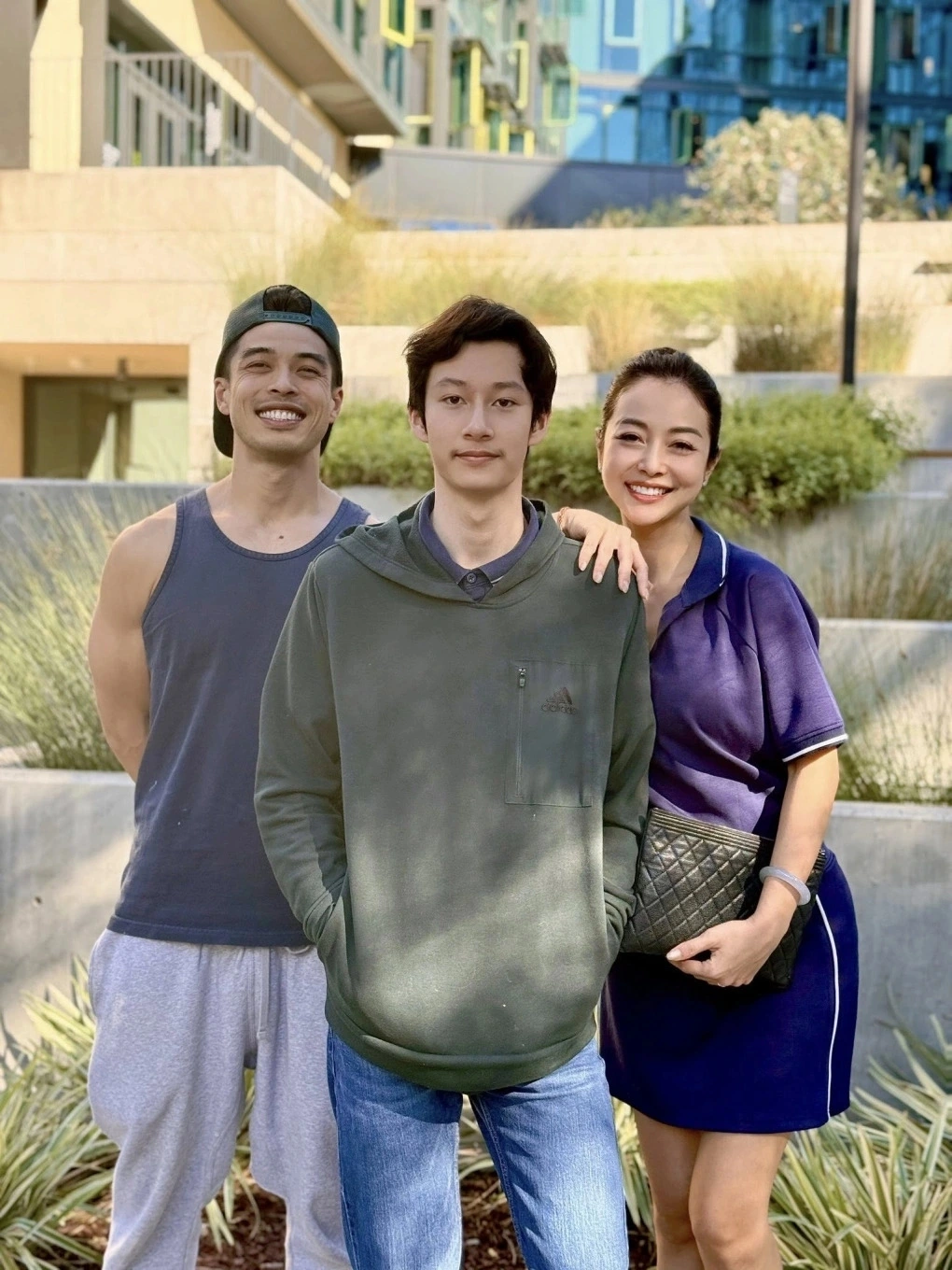 Hoa hậu Jennifer Phạm đưa con trai Bảo Nam thăm một loạt các trường, trong đó có University of California nơi cô từng theo học để chuẩn bị cho hành trình mới.