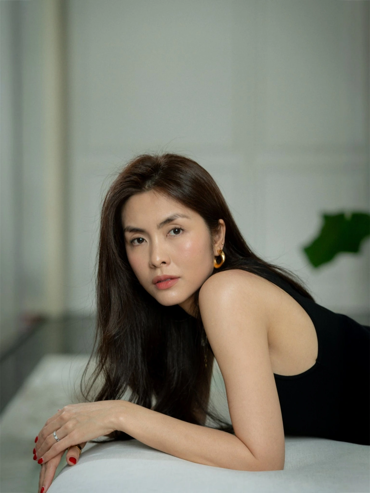 Tăng Thanh Hà chia sẻ rằng trong cả 3 lần mang thai, cô đều nhanh chóng lấy lại vóc dáng thon gọn chỉ sau 2 tháng sinh con. Tuy nhiên, đôi mắt sâu, dấu ấn xuất hiện từ khi cô sinh em bé đầu lòng, vẫn ở lại cùng nữ diễn viên cho đến nay. Cô dần làm quen với đôi mắt sâu, nhìn đó như một "kiệt tác" của hành trình làm mẹ, dấu vết yêu thương và những ký ức để nhớ.