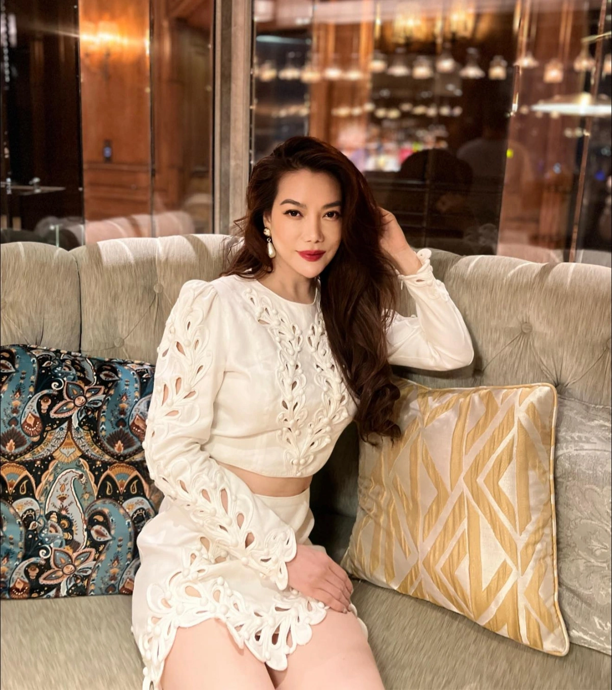 Sao Việt 1/11: Diễn viên Trương Ngọc Ánh ngày 30/10 đăng ảnh trên trang cá nhân với hình ảnh trẻ trung khi diện váy họa tiết lạ mắt. Đây là hình ảnh cuối cùng Trước Ngọc Ánh chia sẻ trước khi bị bắt vào ngày 31/10.