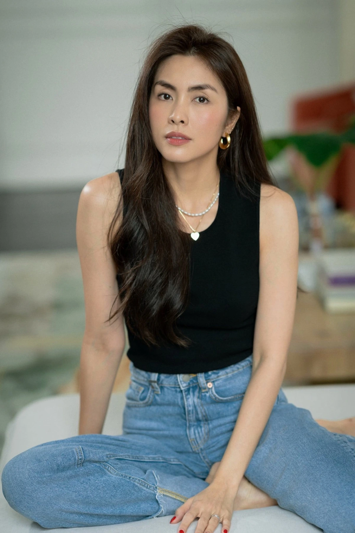 Mới đây, nhân dịp sinh nhật tuổi 39, diễn viên Tăng Thanh Hà chia sẻ bộ ảnh mới cùng lời nhắn tích cực, cho biết cô đang tận hưởng "giai đoạn thật đẹp của cuộc đời". "Hôm nay mình bước sang một tuổi mới. Mình không nhớ năm nay mình bao nhiêu tuổi. Chỉ biết là mình đang ở một giai đoạn thật đẹp của cuộc đời, tự do tự tại, biết ơn vì mọi điều mình đang có và vẫn còn rất háo hức với chặng đường phía trước", cô bày tỏ.