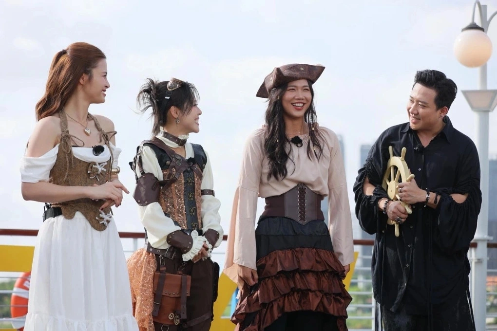 Là khách mời trong tập 4 của Running Man Vietnam mùa ba, 'kình ngư' Ánh Viên gây bất ngờ với hình ảnh nữ tính và sự hoạt ngôn, duyên dáng.