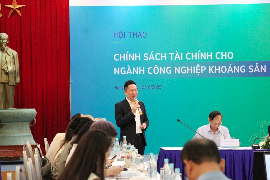 Ông Phan Chiến Thắng – Phó Tổng Giám đốc Công ty TNHH Khai thác Chế biến Khoáng sản Núi Pháo chia sẻ tại Hội thảo