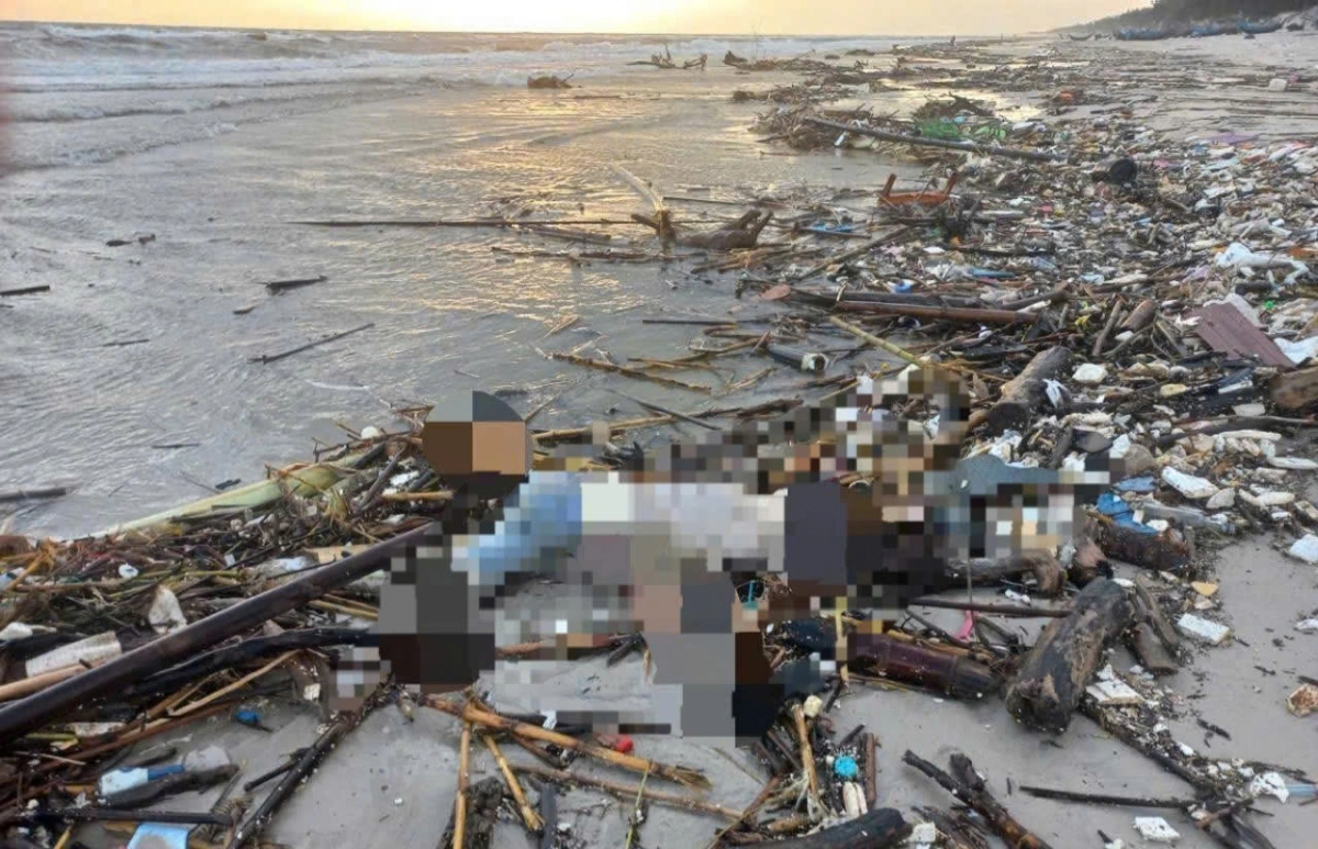 Người dân phát hiện thi thể 1 người đàn ông trôi dạt vào bờ biển