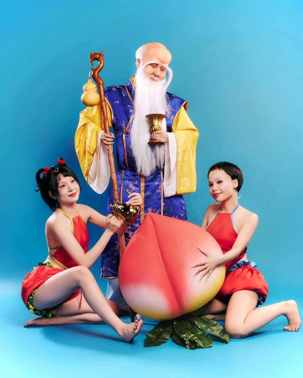 Bộ ảnh hóa trang 'sữa ông Thọ' của Quỳnh Anh Shyn dịp Halloween bị chỉ trích phản cảm, khiến cô phải xin lỗi và gỡ toàn bộ hình trên trang cá nhân.