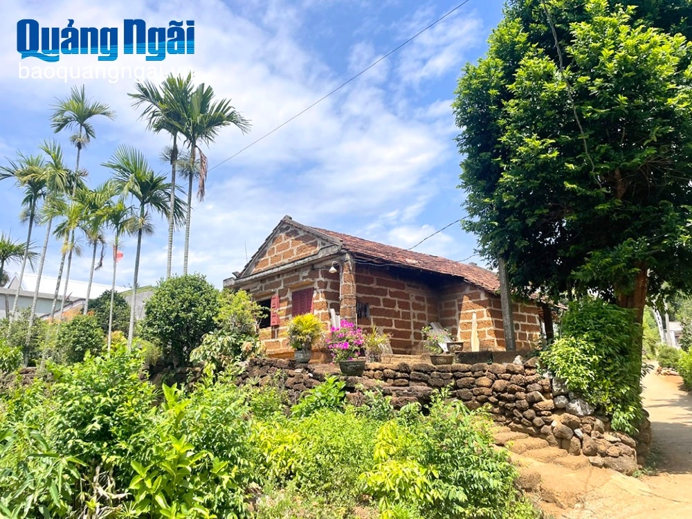 Ngôi nhà đá ong của ông Nguyễn Ngọc Thanh, ở xã Vạn Tường , Quảng Ngãi (Nguồn: Báo Quảng Ngãi)