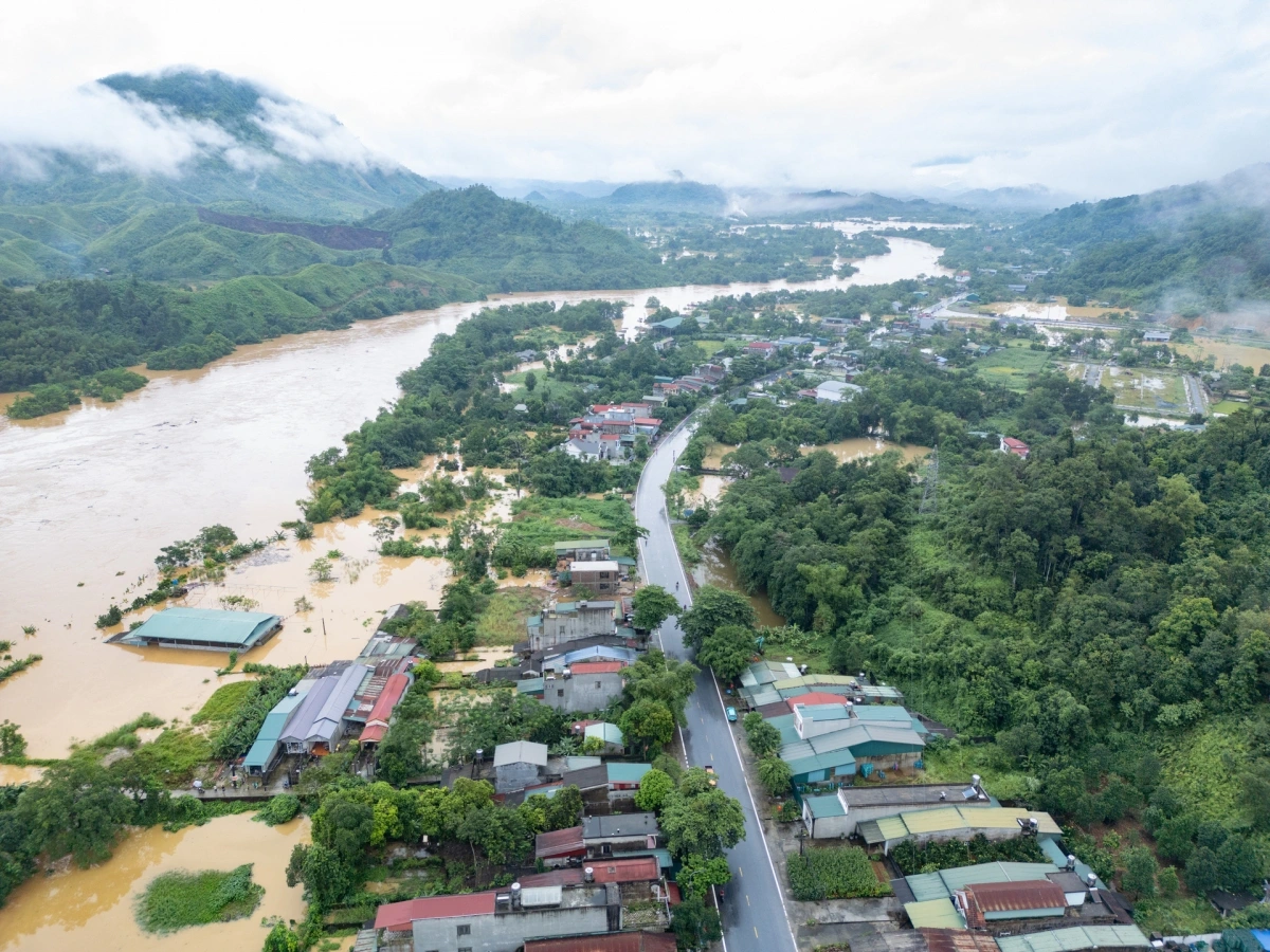Theo Ban Chỉ huy Phòng thủ dân sự tỉnh Tuyên Quang, trên địa bàn tỉnh có 1.815 ngôi nhà bị ảnh hưởng, thiệt hại do mưa lũ, ngập lụt. Ảnh: Giàng A Phớn