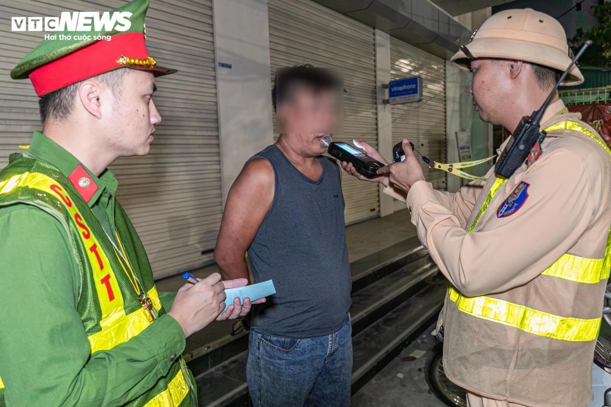 Tại thời điểm kiểm tra, nam tài xế vi phạm nồng độ cồn ở mức 0,209 mg/L khí thở. Người này cho biết, do nghĩ rằng đi xe máy điện sẽ không bị kiểm tra nồng độ cồn nên chủ quan.