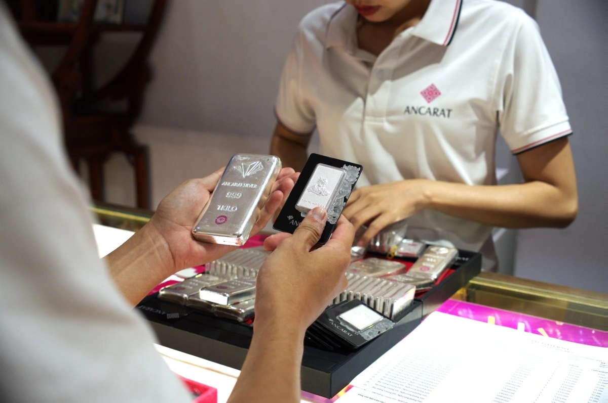 Bạc Ancarat tăng 1,41 triệu đồng/kg