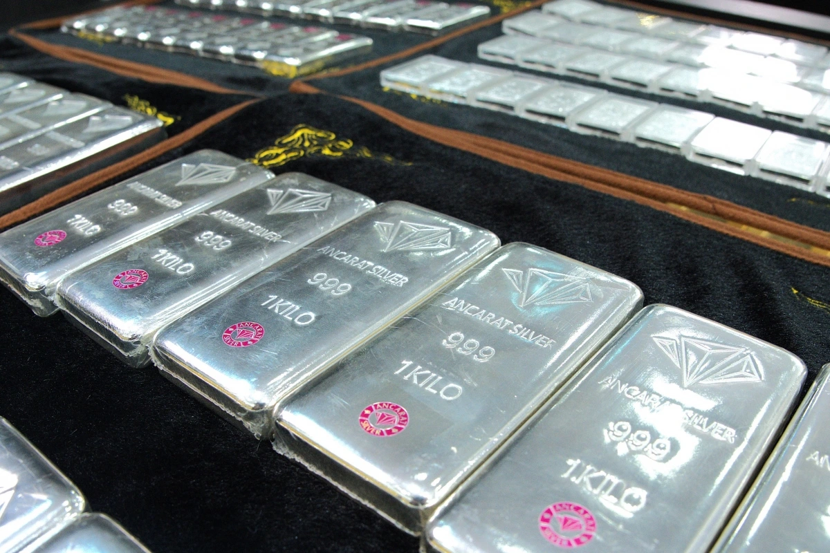 Bạc trong nước ở mức 1,86 triệu đồng/lượng
