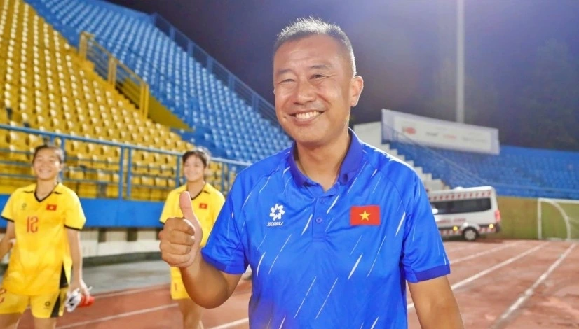 Head coach Okiyama Masahiko and his players show great joy after Vietnam secure a place at the 2026 AFC U17 Women’s Asian Cup finals