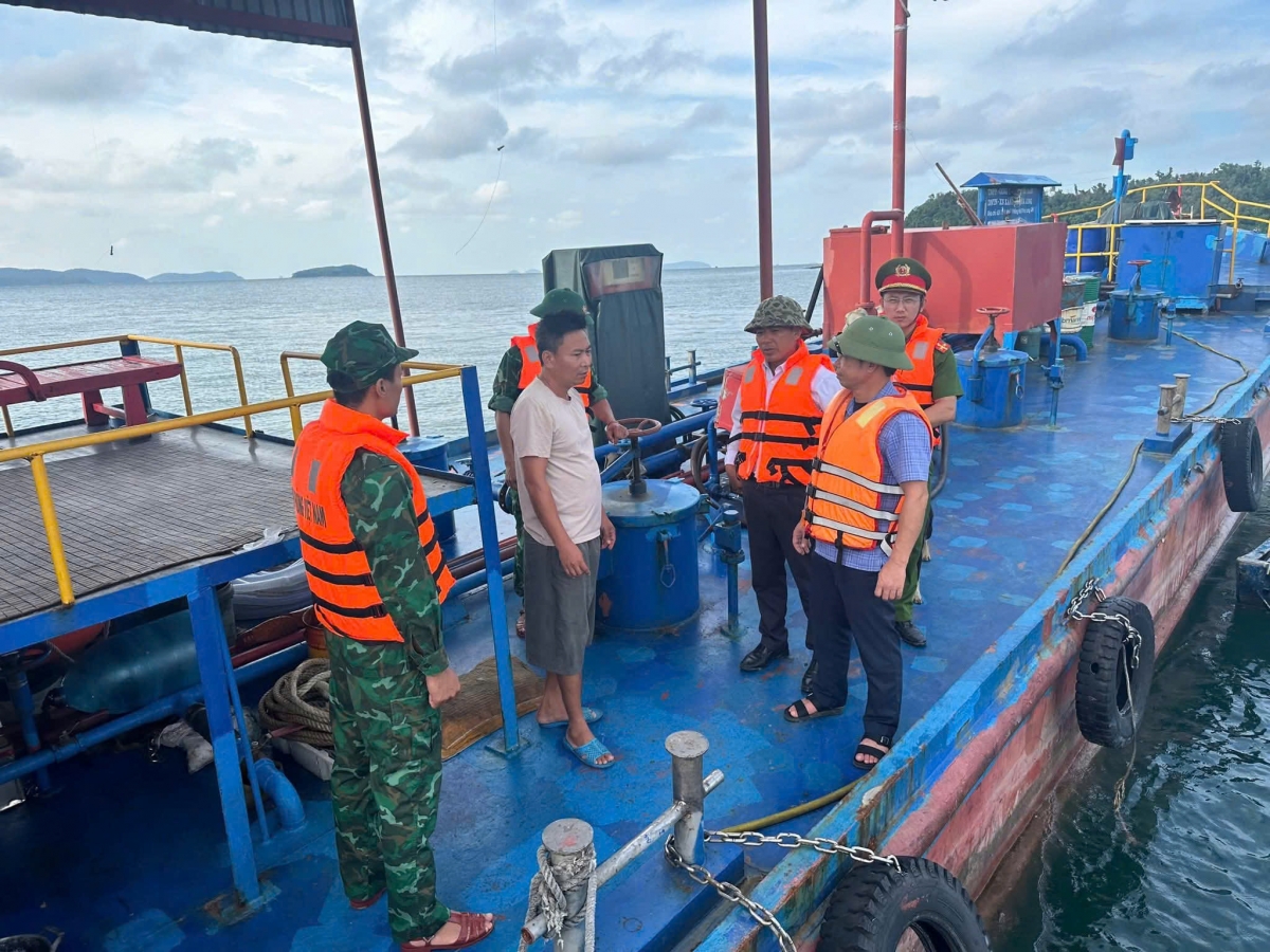 Lực lượng chức năng tỉnh Quảng Ninh thông tin, hỗ trợ ngư dân ứng phó bão