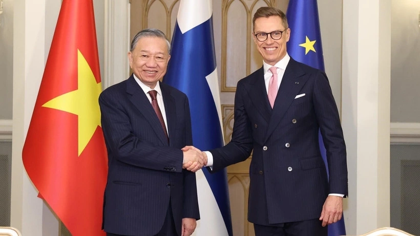 Tổng Bí thư Tô Lâm và Tổng thống Cộng hòa Phần Lan Alexander Stubb sau lễ ký kết các Văn kiện hợp tác. (Ảnh: TTXVN)