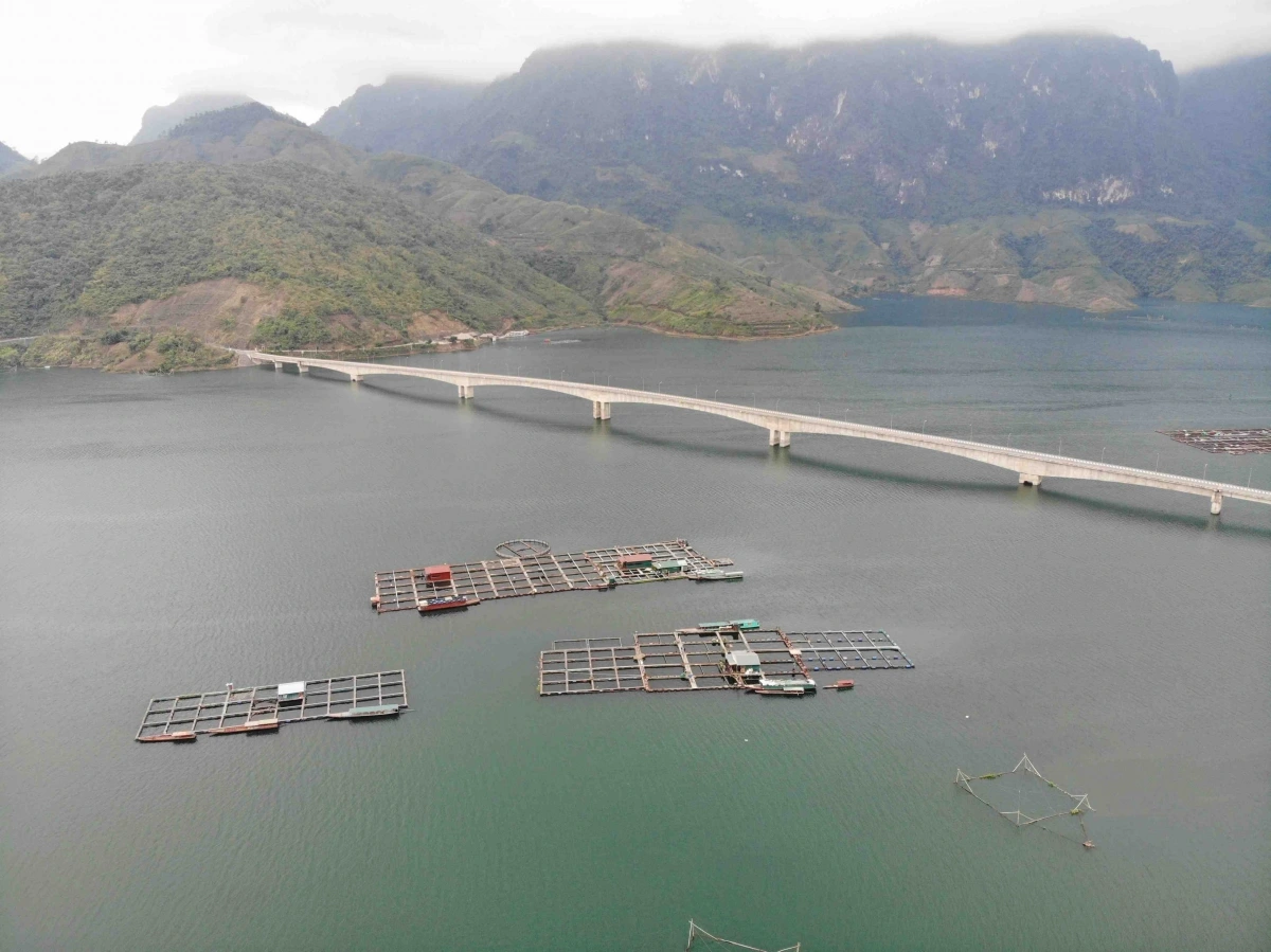 Sơn La có nhiều tiềm năng về tài nguyên du lịch, gồm cả về tài nguyên tự nhiên và tài nguyên văn hóa