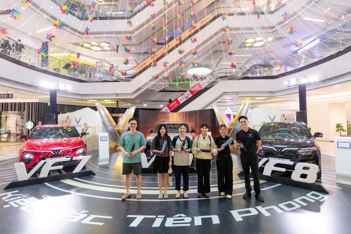 Khách hàng tới sự kiện được tham gia minigame và nhận nhiều phần quà hấp dẫn