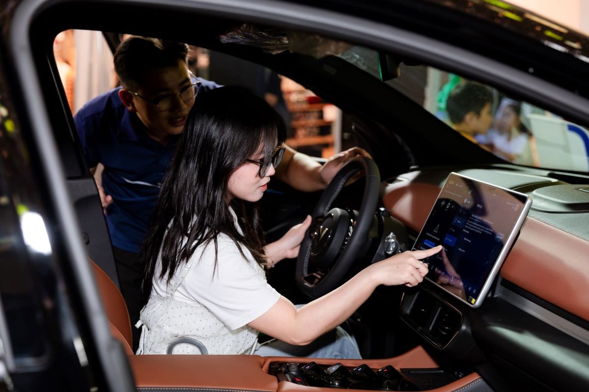 Cả VF 7, VF 8 và VF 9 đang hưởng nhiều ưu đãi của VinFast, giúp giá lăn bánh trở nên dễ tiếp cận hơn