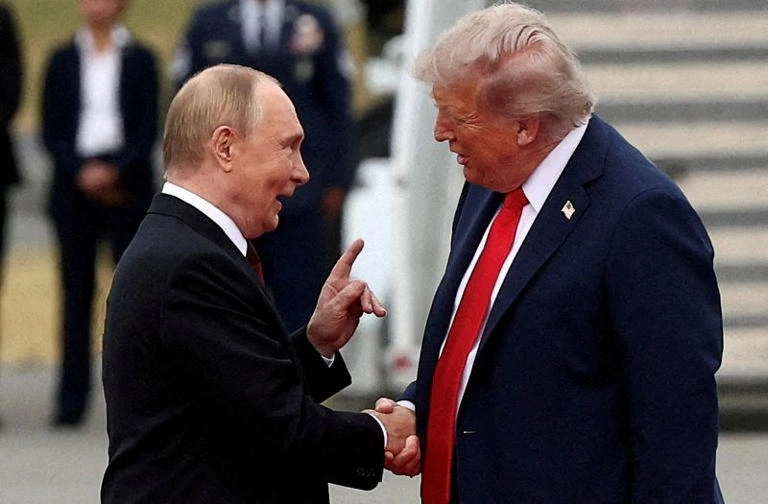 Tổng thống Nga Putin và Tổng thống Mỹ Trump tại cuộc gặp thượng đỉnh ở Alaska. Ảnh: Reuters