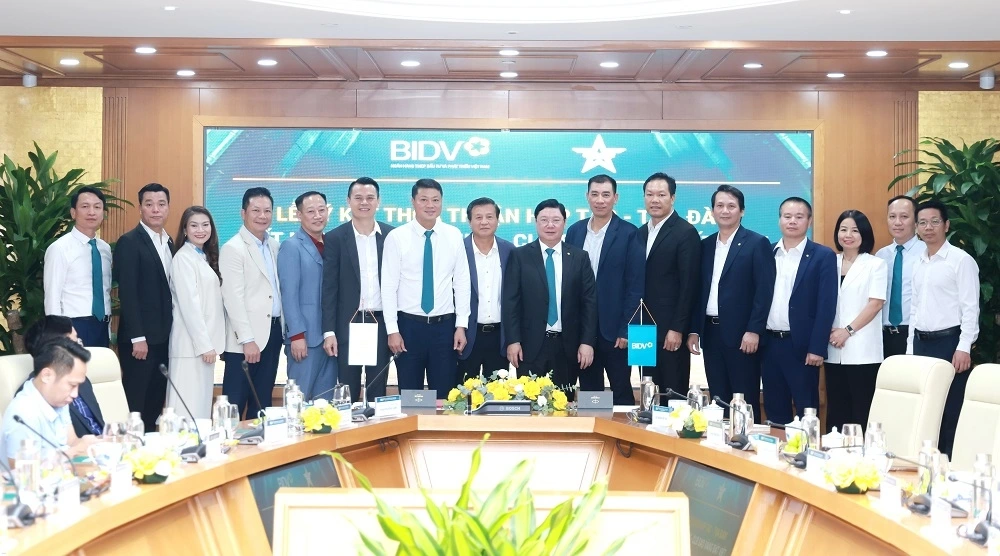 Các đại biểu tham dự Lễ ký kết chụp ảnh lưu niệm