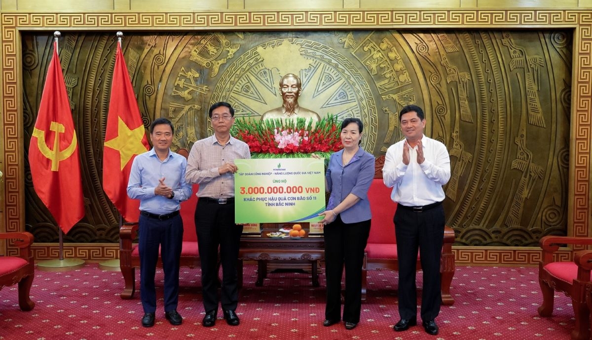 Đoàn công tác Petrovietnam trao 3 tỷ đồng hỗ trợ tỉnh Bắc Ninh khắc phục hậu quả cơn bão số 11