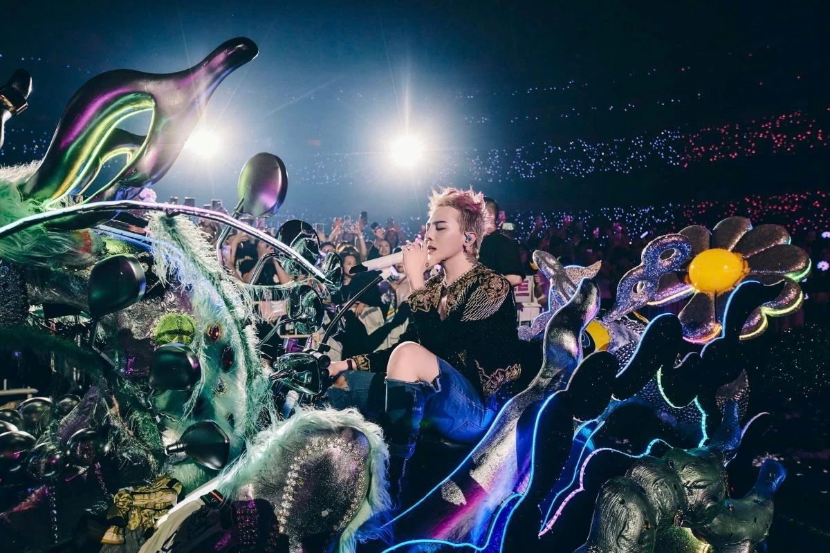 Ảnh: Galaxy Corporation, GD “cưỡi rồng” đi khắp sân khấu tại Nhật Bản Hà Nội liệu có xuất hiện?