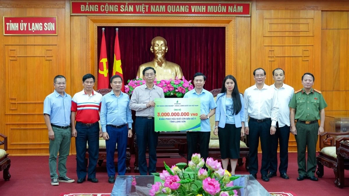 Tại Tỉnh ủy Lạng Sơn, Đoàn công tác Petrovietnam trao 3 tỷ đồng hỗ trợ tỉnh khắc phục hậu quả cơn bão số 11