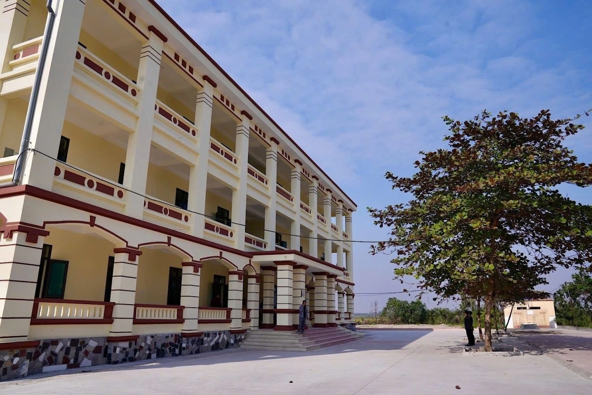 Công trình phòng học Trường Tiểu học và Trung học cơ sở xã Song Mai do Petrovietnam/PV Power tài trợ