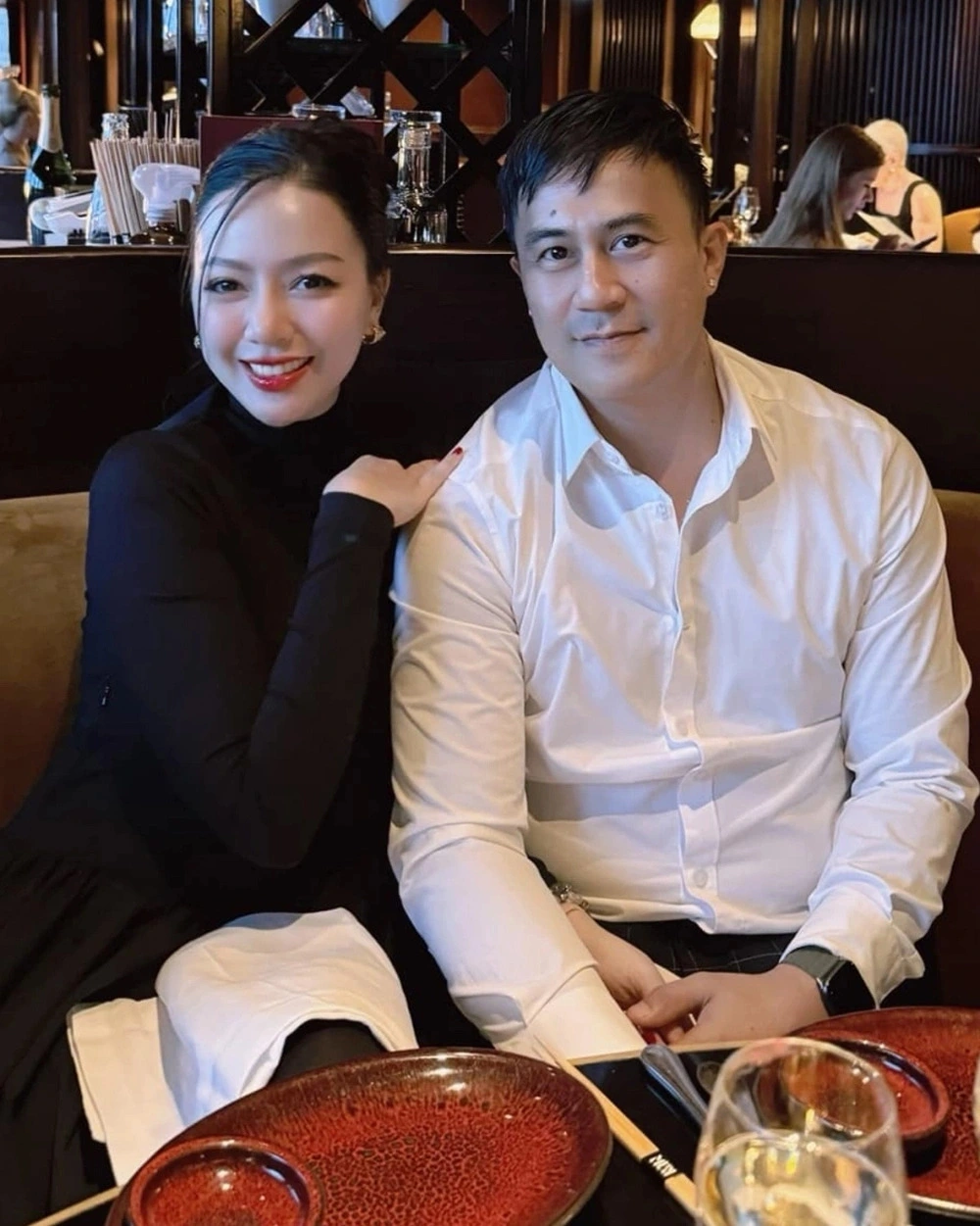 Diễn viên Băng Di tiết lộ cô đã nhận lời cầu hôn của bạn trai Việt kiều Justin Chiêm và chuẩn bị bước vào 'hành trình mới trong đời'.