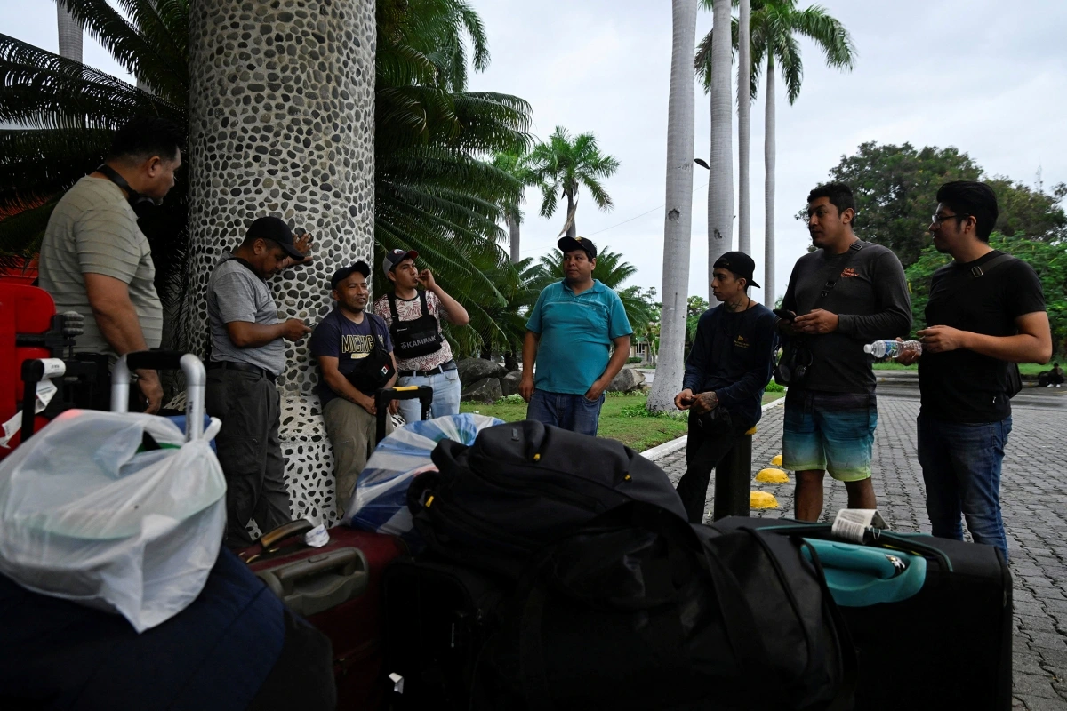 Tại Cuba, cơ quan chức năng cho biết đã sơ tán khoảng 500.000 người ở những vùng dễ chịu ảnh hưởng nghiêm trọng. Ảnh: Reuters.