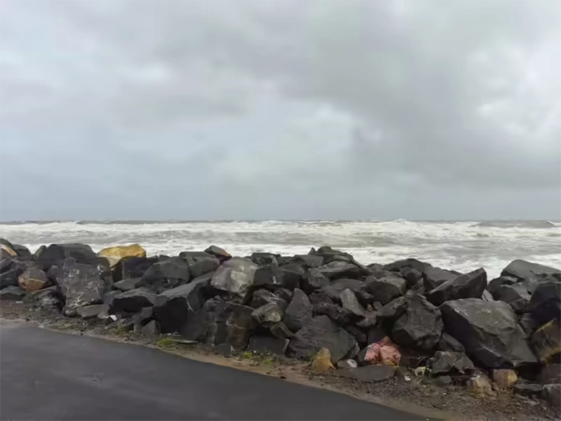 Ấn Độ sơ tán hàng chục nghìn người, ứng phó siêu bão Montha. Ảnh: Times of India