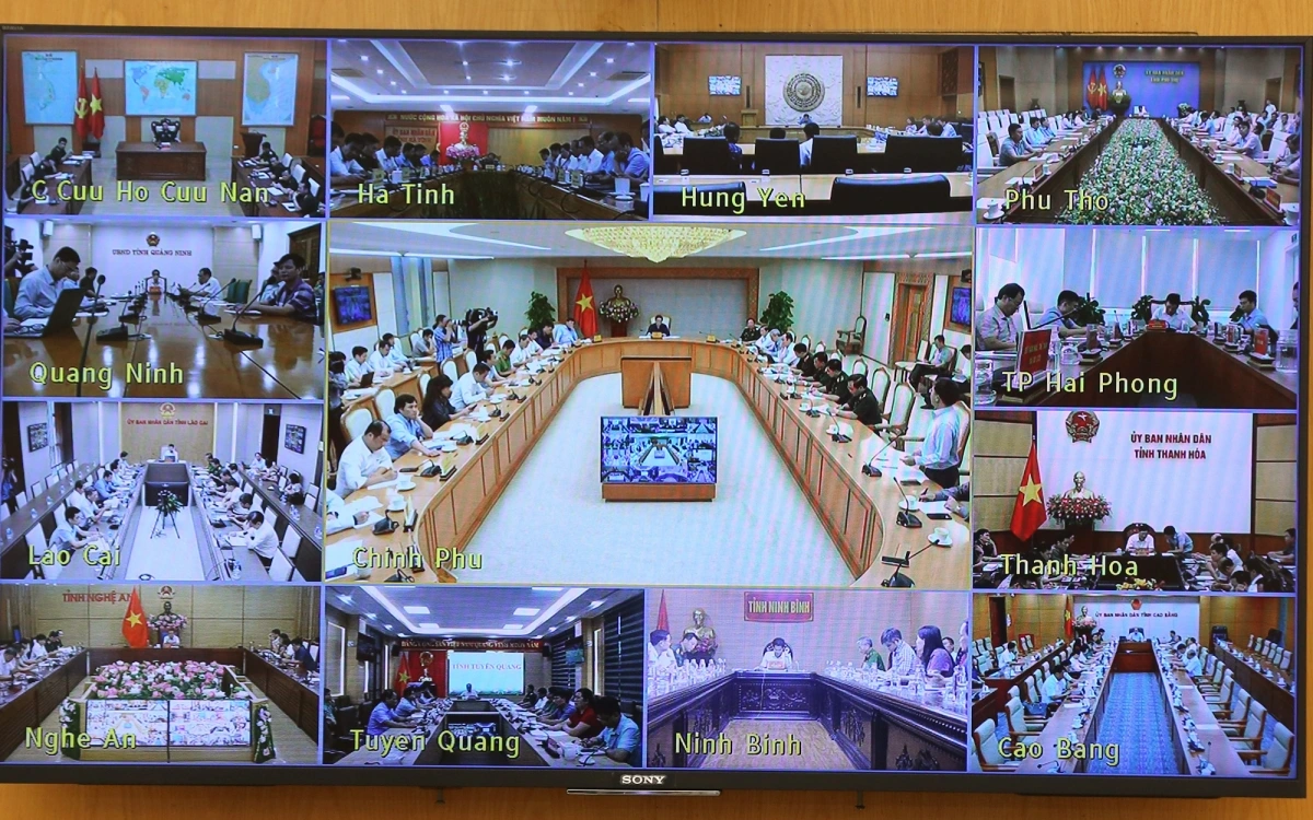 Lãnh đạo 12 tỉnh, thành phố họp trực tuyến cùng Phó Thủ tướng Trần Hồng Hà và đại diện các bộ ngành về ứng phó bão số 11 và khẩn trương khắc phục hậu quả bão số 10